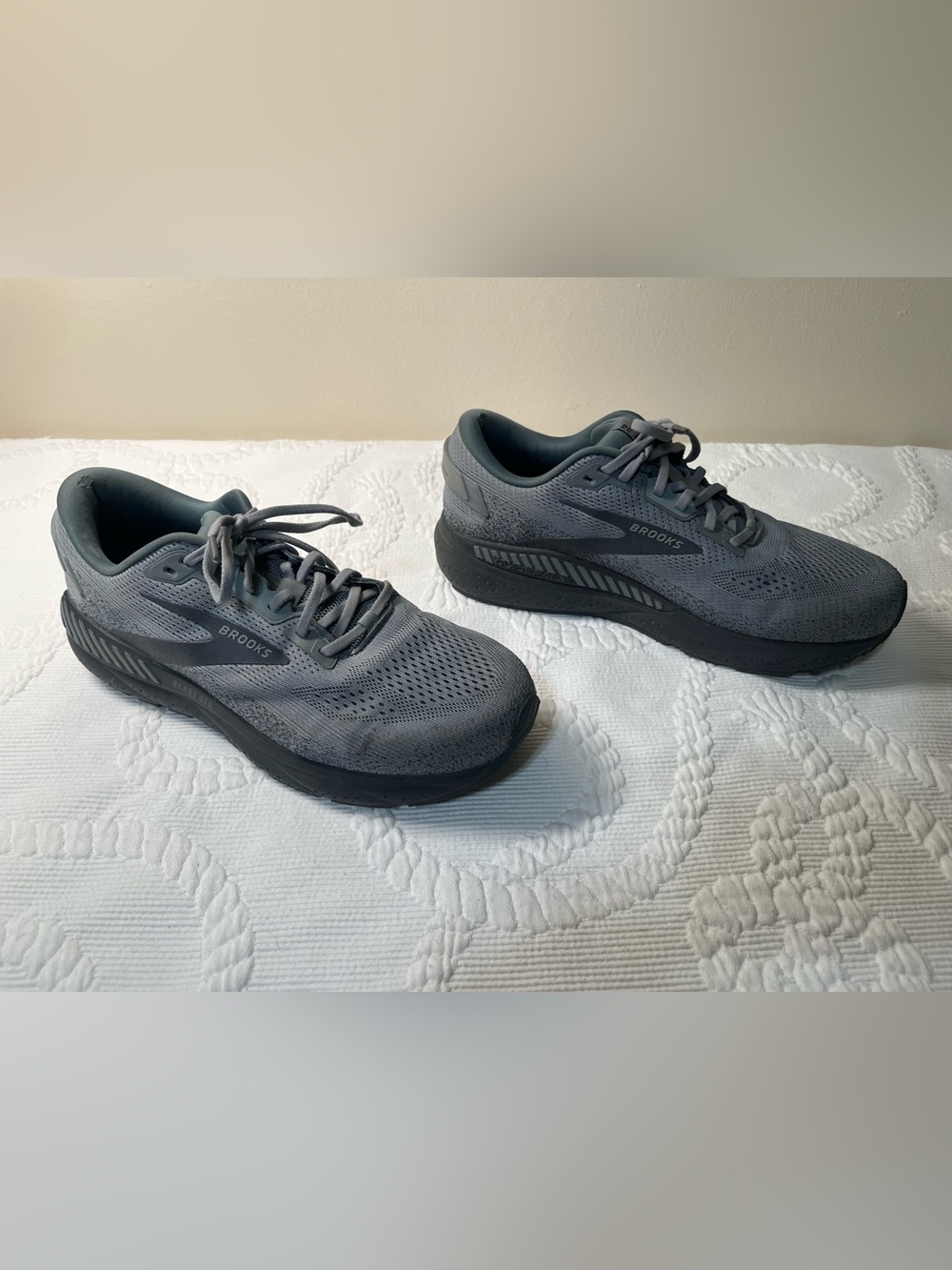 Brook Beast GTS 24 Wide Men’s 11.5 — Gray and Ebony - 1104252E069